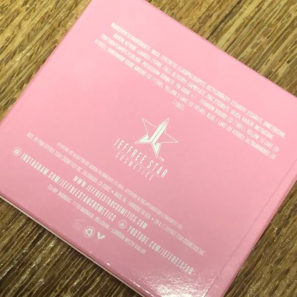 Jeffree Star Artistry Single in Poison Ivy Shade Bright Green Metallic Eyeshadow - Picture 5 of 5